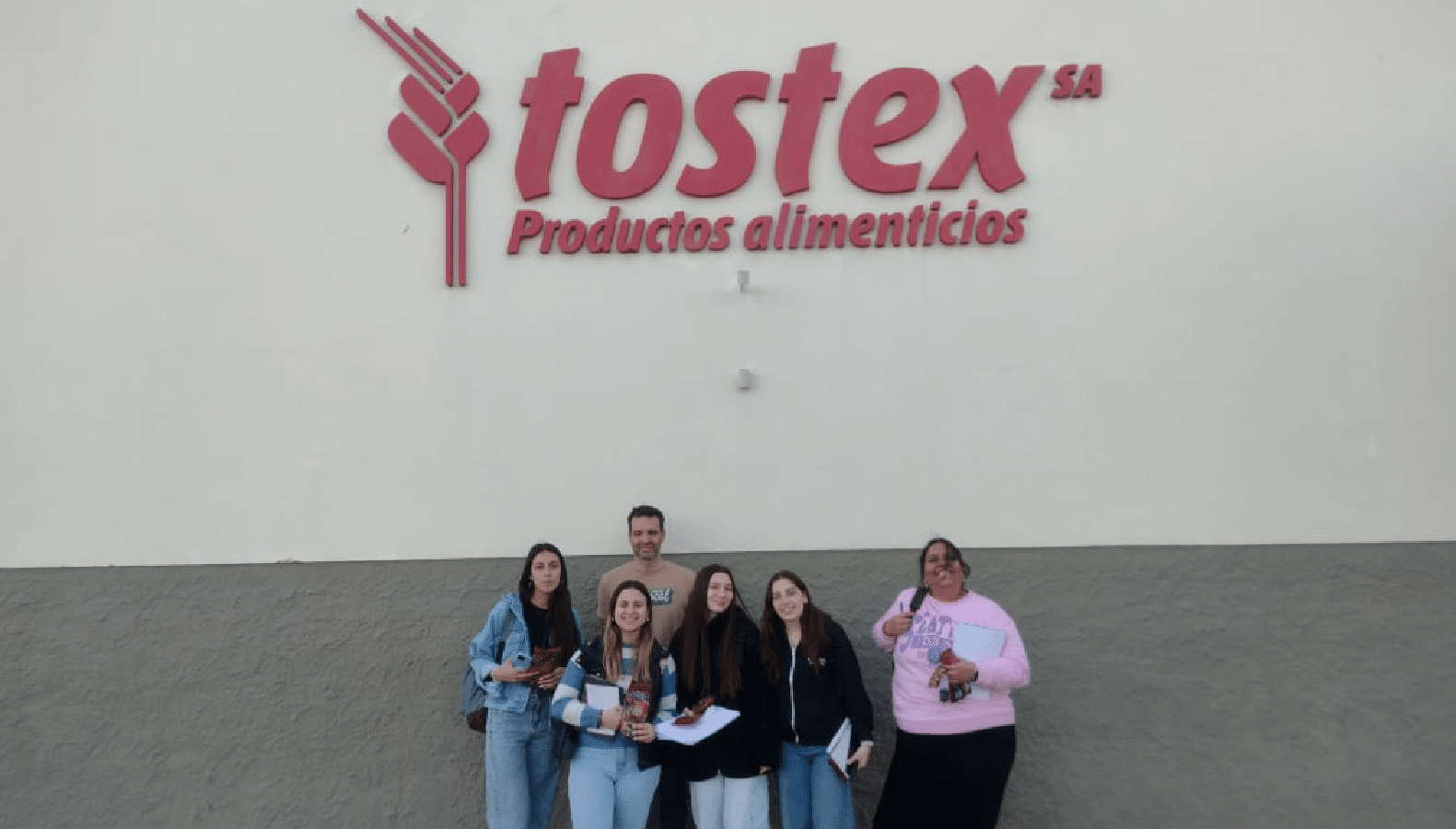Conectar teoría con la práctica: estudiantes de la Licenciatura en Administración visitaron Tostex